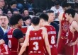 强力中锋在比赛中砍下三双，赢得观众掌声的简单介绍